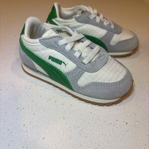*NEW** Puma Sneakers- Green & Off white Size:6C